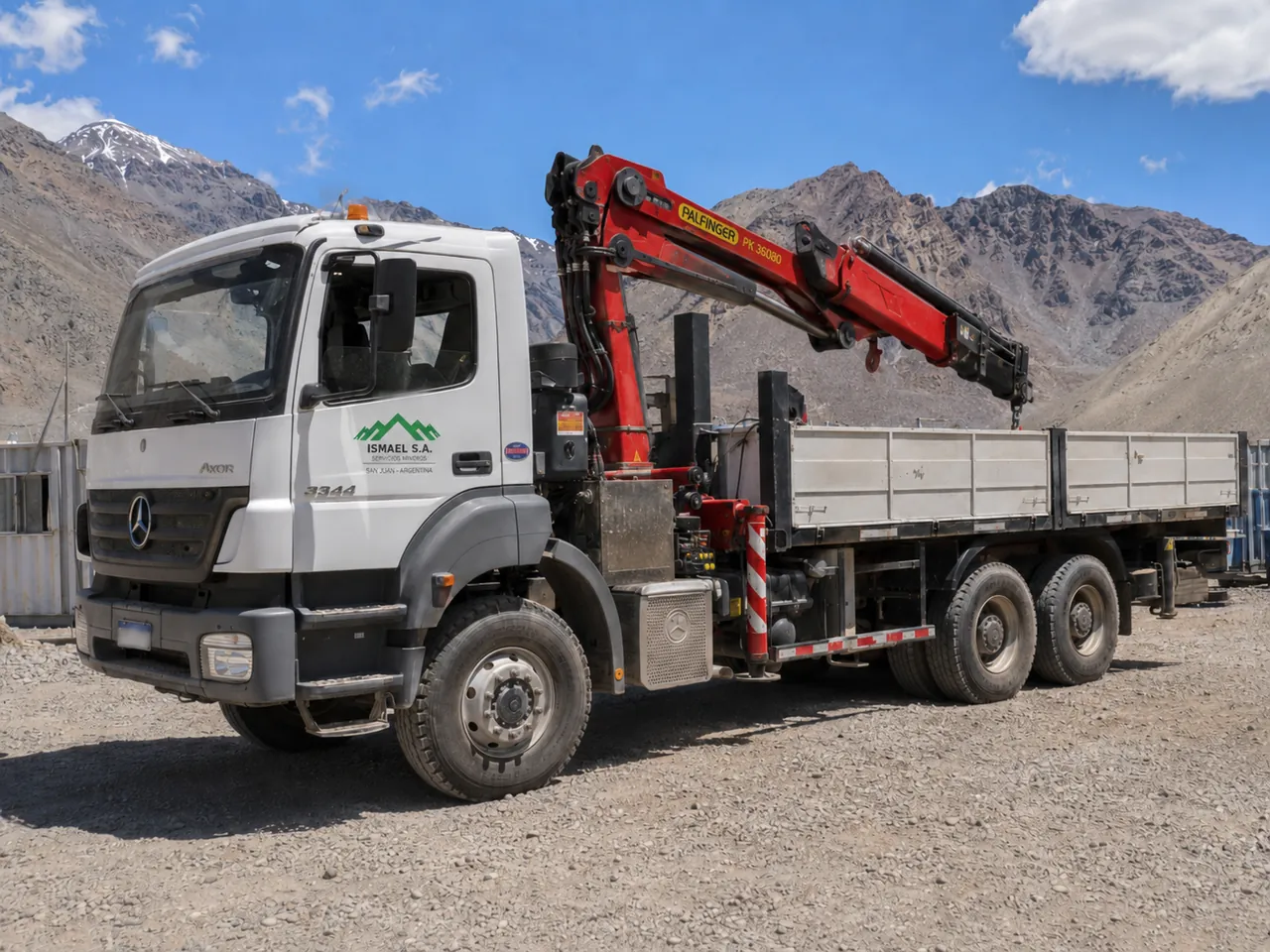 Mercedes-Benz Axor 3344 con Hidrogrúa